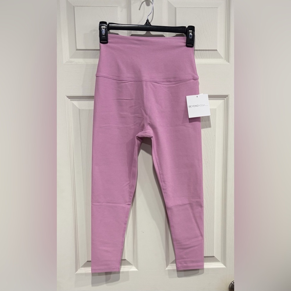 Beyond Yoga Women’s Medium Yoga Spacedye High-Waisted Capri Legging NWT Pink